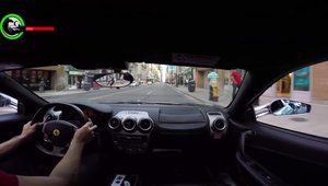 Demonstratie de invidie fata de cineva care conduce un Ferrari in Toronto