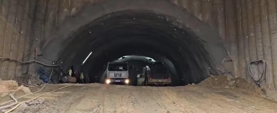 Desfasurare de forte cum numai in China mai vezi. Autostrada din Romania unde acum pe santier sunt 550 de persoane si 190 de utilaje Desfasurare de forte cum numai in China mai vezi. Autostrada din Romania unde acum pe santier sunt 550 de persoane si 190 de utilaje
