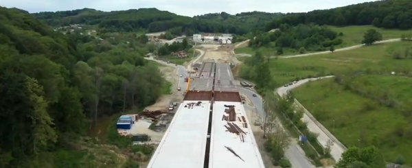 Desfasurare de forte cum numai in China mai vezi. Autostrada din Romania unde acum pe santier sunt 500 de muncitori si 194 de utilaje