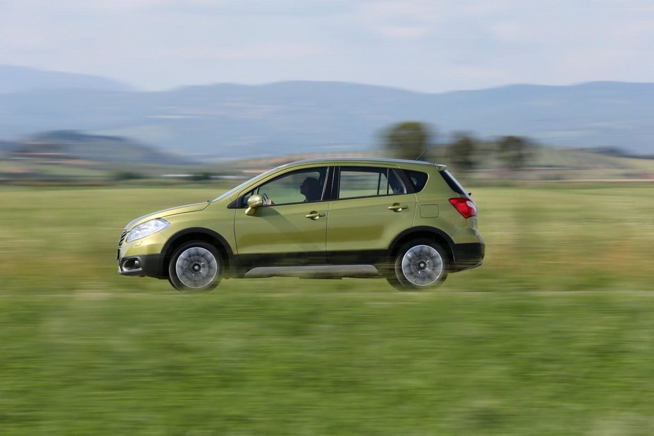 Detalii complete despre noul Suzuki SX4 2014 si galerie foto