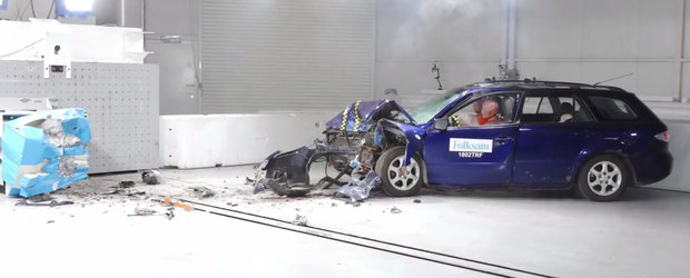 Detaliul care poate face diferenta dintre viata si moarte. Descoperirea facuta dupa un crash test cu o masina din 2004