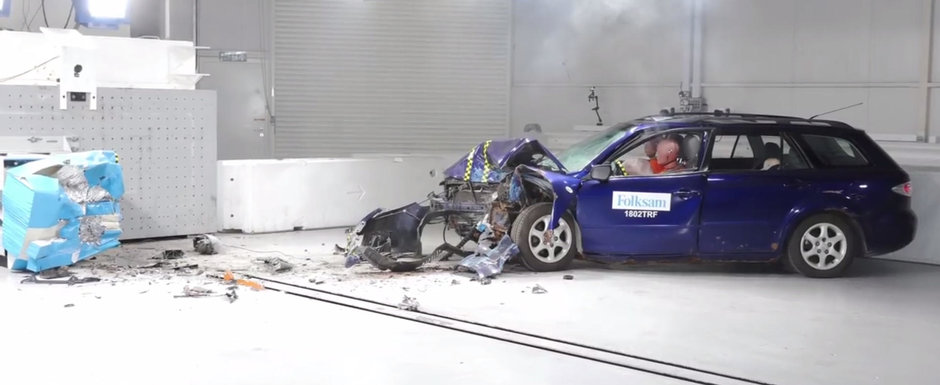 Detaliul care poate face diferenta dintre viata si moarte. Descoperirea facuta dupa un crash test cu o masina din 2004 Detaliul care poate face diferenta dintre viata si moarte. Descoperirea facuta dupa un crash test cu o masina din 2004