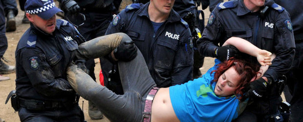 Dezbatere: cum crezi ca ar trebui sa fie politistii in Romania, mai blanzi sau mai agresivi?