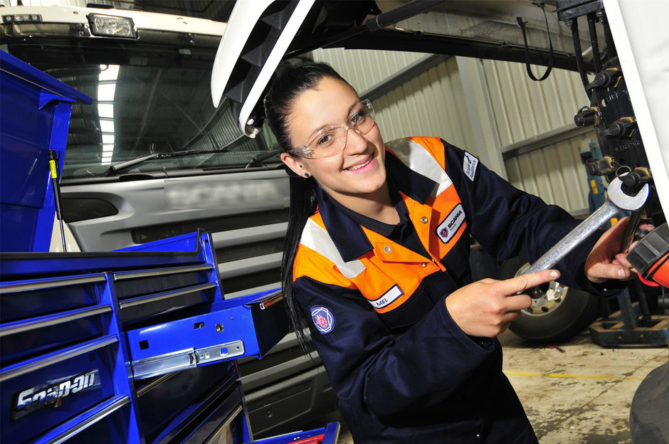 Dezbatere publica: Service Auto de marca vs. Service Auto autorizat vs. mecanic privat Dezbatere publica: Service Auto de marca vs. Service Auto autorizat vs. mecanic privat
