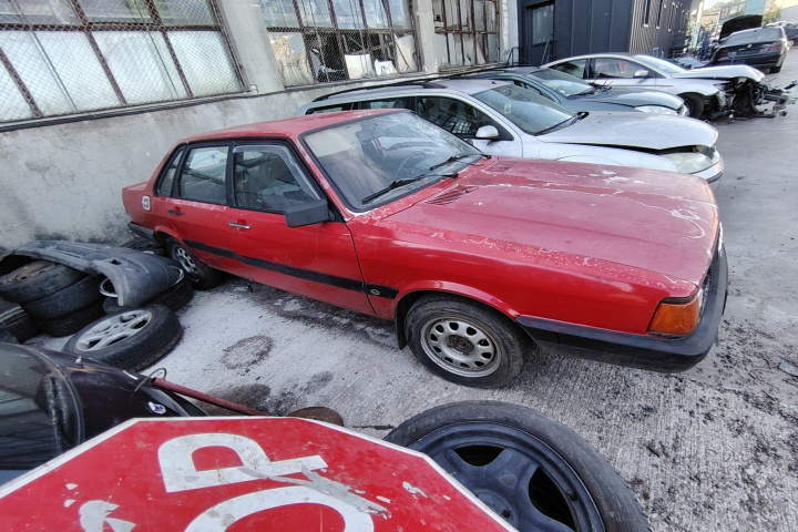 Dezmembram Audi 80 8A/B3 [1986 - 1991] Sedan 1.6 MT (70 hp)