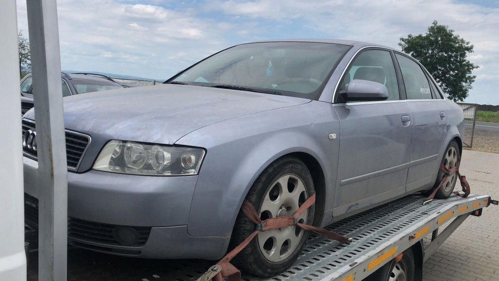 Dezmembram Audi A4 1.6 benzina an fabr 2004