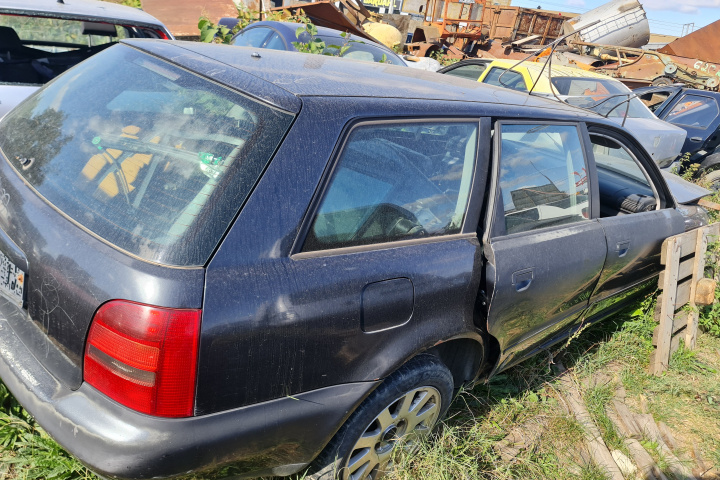 Dezmembram Audi A4 B5 [1994 - 1999] Avant wagon 5-usi 1.9 TDI MT (110 hp)