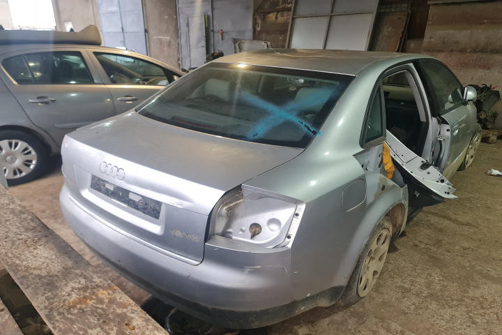 Dezmembram Audi A4 B6 [2000 - 2005] Sedan 1.9 TDI 5MT (130 hp)