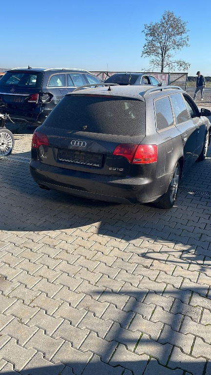 Dezmembram Audi A4 B7 AVANT 2.0TDI din 2007