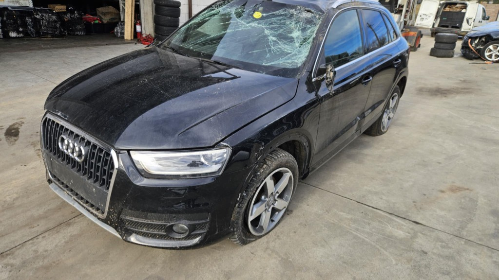 Dezmembram audi q3 8u s line 2.0 tdi cfg 2012