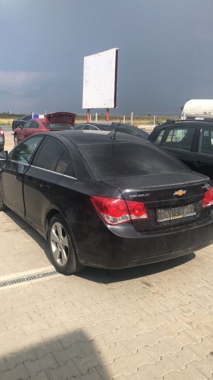 Dezmembram Chevrolet Cruze 2.0 d 2010 automat.