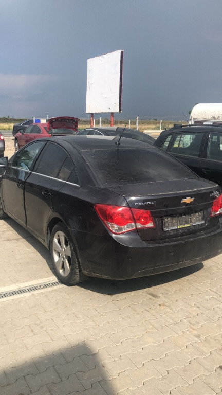 Dezmembram Chevrolet Cruze 2.0 d 2010 automat.