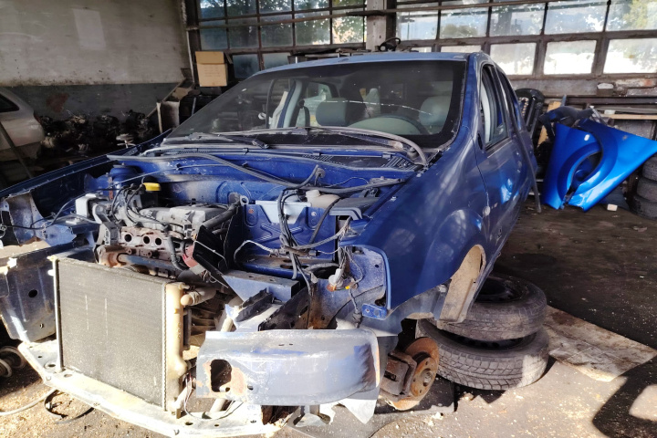 Dezmembram Dacia Logan [2004 - 2008] Sedan 1.4 MT (75 hp)