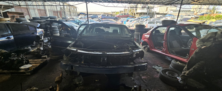 Dezmembram Dacia Logan [2004 - 2008] Sedan 1.4 MT (75 hp)