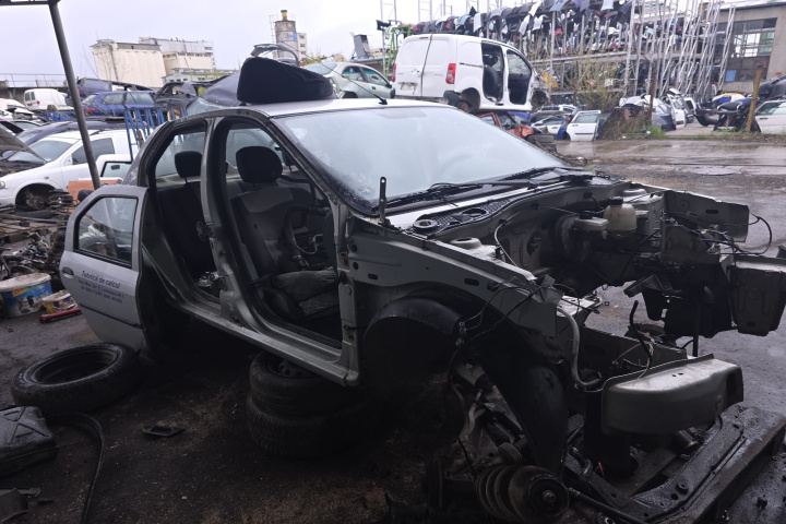 Dezmembram Dacia Logan [2004 - 2008] Sedan 1.4 MT (75 hp)