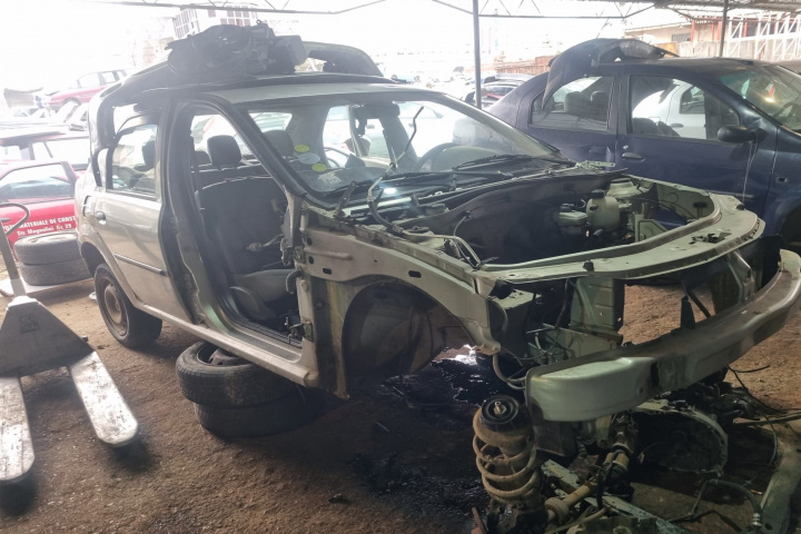 Dezmembram Dacia Logan [2004 - 2008] Sedan 1.4 MT (75 hp)