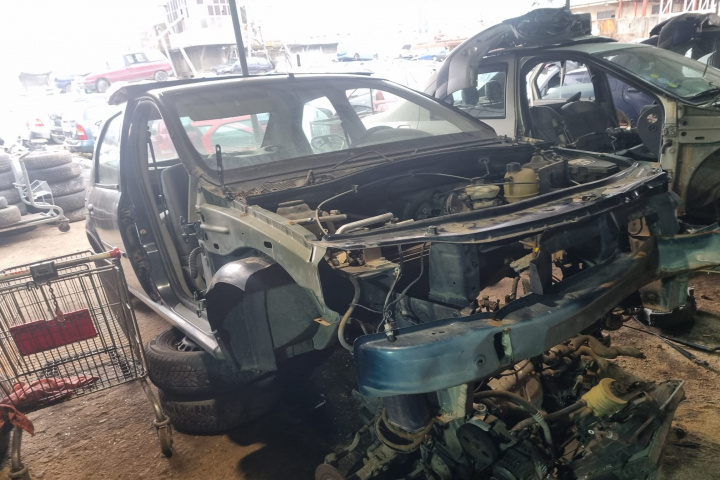 Dezmembram Dacia Logan [2004 - 2008] Sedan 1.4 MT (75 hp)
