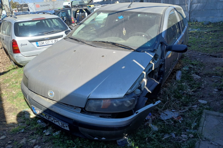 Dezmembram Fiat Punto 2 [1999 - 2003] Hatchback 5-usi 1.2 MT (60 hp)