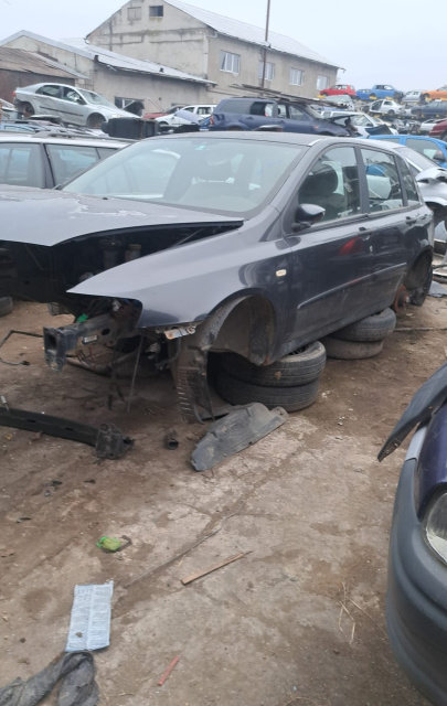 Dezmembram Fiat Stilo [2001 - 2010] Hatchback 5-usi 1.9 TD MT (80 hp)