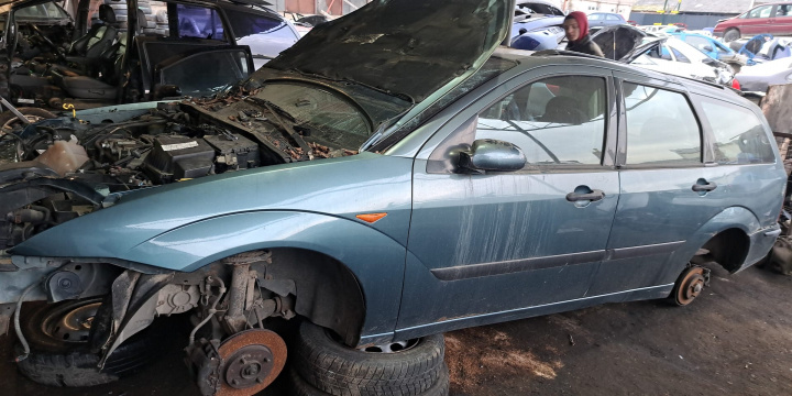 Dezmembram Ford Focus [1998 - 2004] Hatchback 5-usi 1.8 MT TDCi (101 hp)