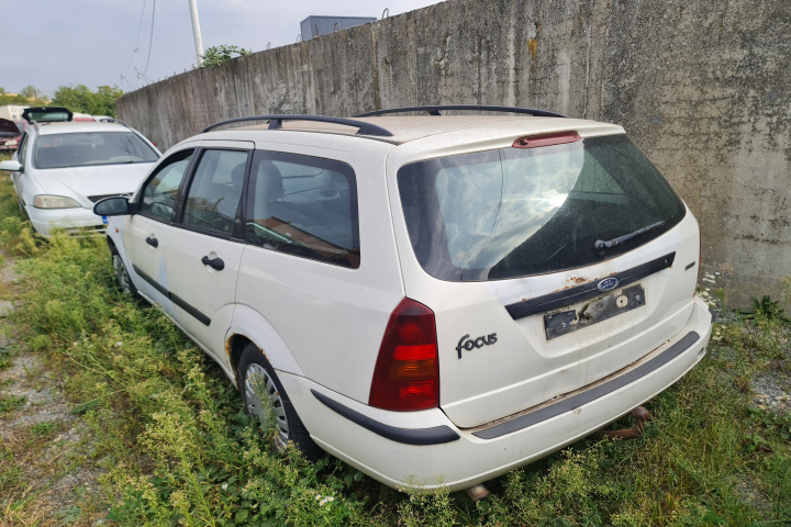 Dezmembram Ford Focus [1998 - 2004] wagon 5-usi 1.8 Tddi MT (90 hp)