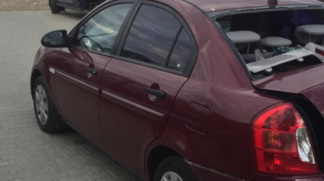 Dezmembram Hyundai Accent 1.4 benzina an fabr 2009