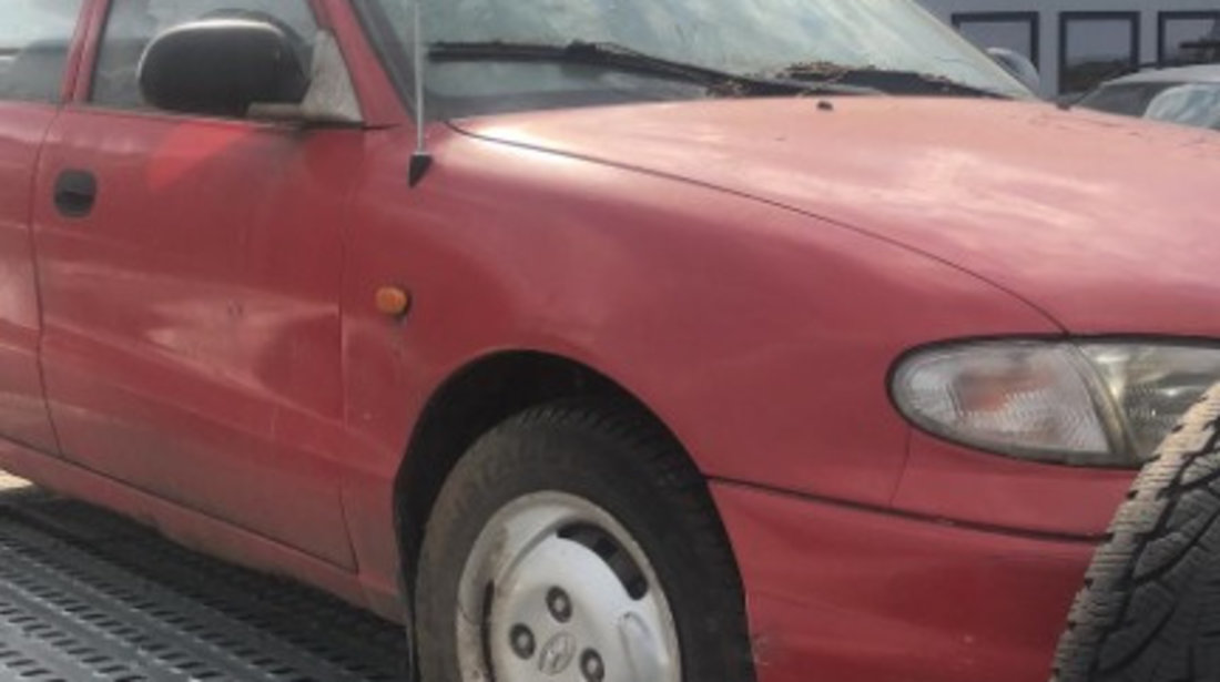 Dezmembram Hyundai Accent 1.5 benzina an fabr 1996