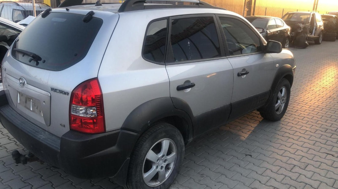 Dezmembram Hyundai Tucson 2.0 benzina 4x2 an fabr 2006