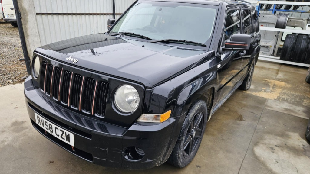 Dezmembram jeep patriot 2.4 benzina 2006 4x4 jante aliaj r17 carlig tractare volan dreapta