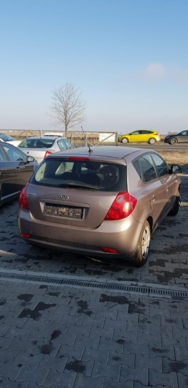 Dezmembram Kia Ceed 1.4 benzina an fabr 2008