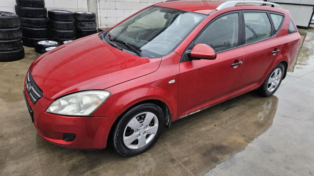 Dezmembram kia ceed combi 1.4 benzina g4fa 2008 jante tabla r15 volan stanga