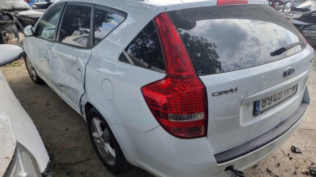 Dezmembram Kia Ceed [facelift] [2010 - 2012] SW wagon 1.6 CRDi MT (128 hp)