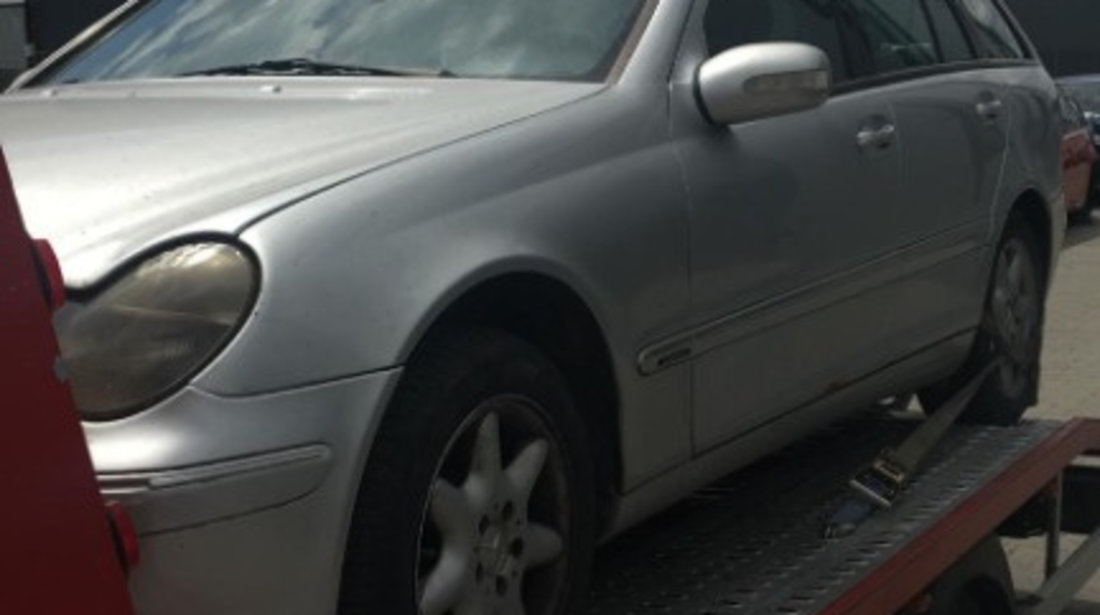 Dezmembram Mercedes Benz C 220 CDI an fabr 2003