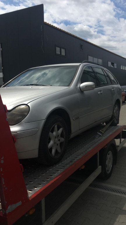 Dezmembram Mercedes Benz C 220 CDI an fabr 2003