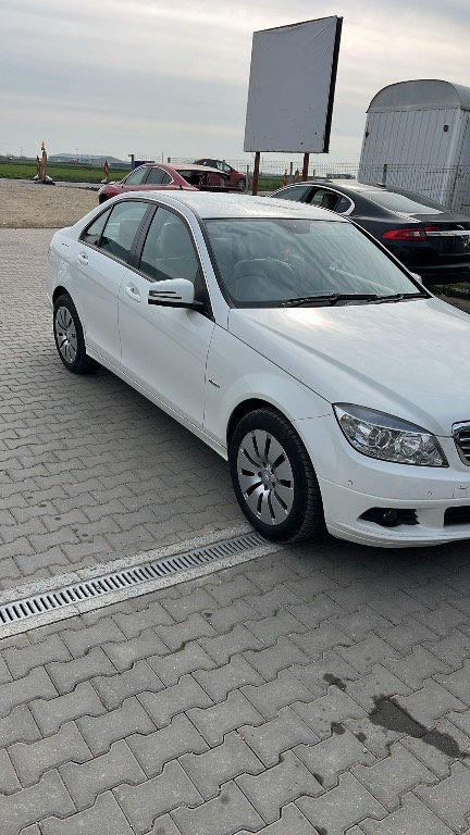 Dezmembram Mercedes Benz C-Class 2.2 diesel din 2010