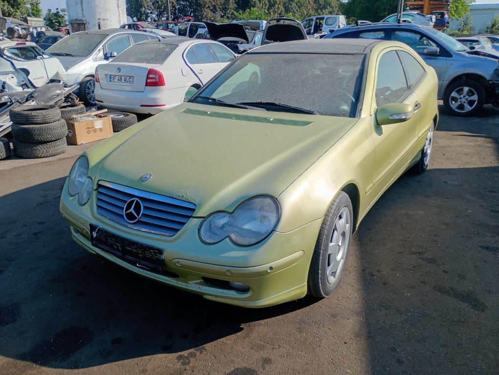 Dezmembram Mercedes-Benz C-Class W203 [2000 - 2004] 2.2 cdi OM611962