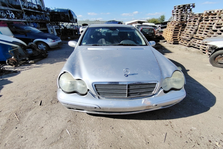 Dezmembram Mercedes-Benz C-Class W203/S203/CL203 [2000 - 2004] Sedan 4-usi C 200 CDI MT (122 hp)