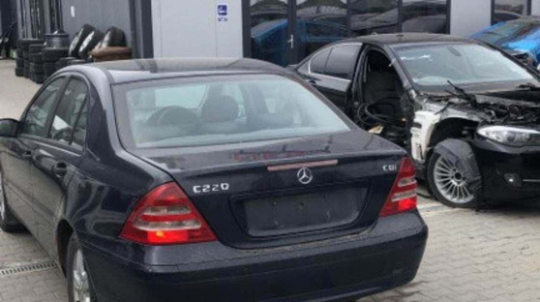 Dezmembram Mercedes-Benz C220 2.2 CDI an fabr. 2003