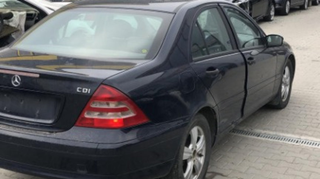 Dezmembram Mercedes-Benz C220 2.2 CDI an fabr. 2003