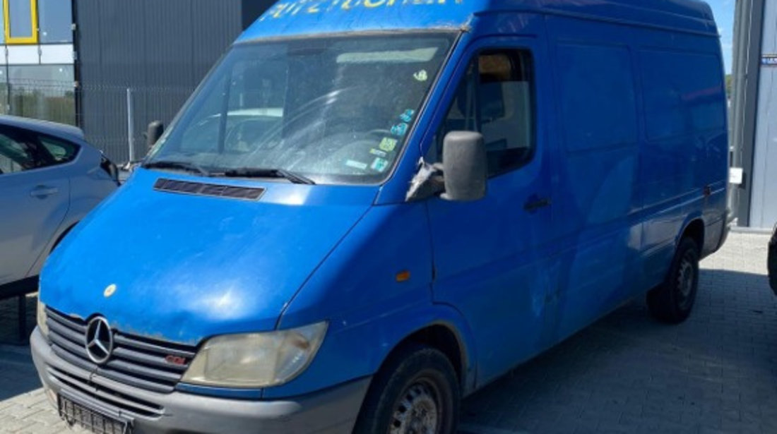 Dezmembram Mercedes Benz Sprinter 2.2 CDTI an fabr 2003