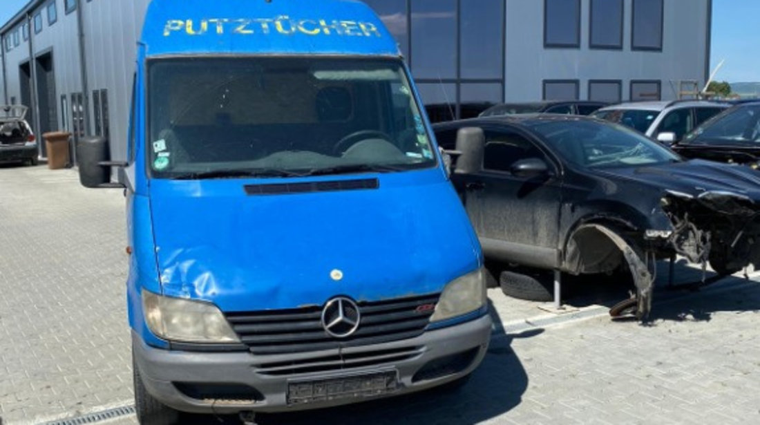 Dezmembram Mercedes Benz Sprinter 2.2 CDTI an fabr 2003