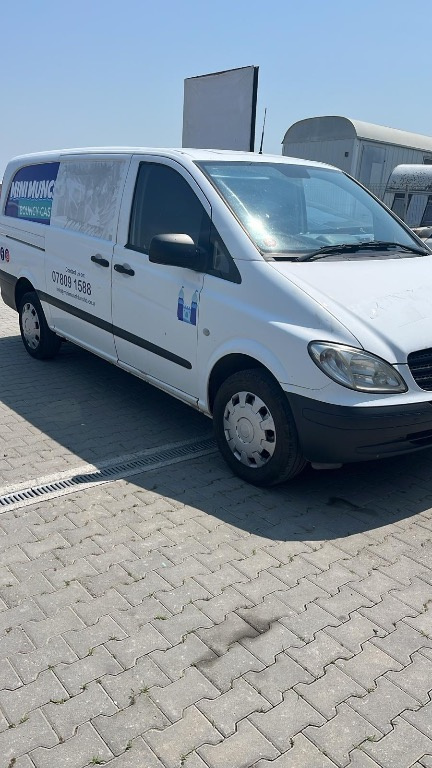 Dezmembram Mercedes Benz Vito 2.2 diesel din 2008