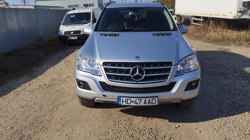 Dezmembram Mercedes ml w164 facelift ml 350 4matic 2011