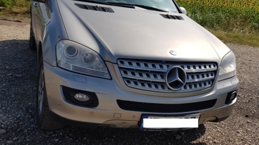 Dezmembram Mercedes ML W164 motor 3.0 Diesel