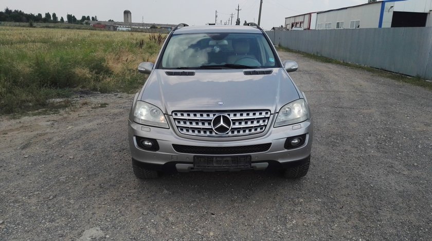 Dezmembram Mercedes ML W164 motor 3.0 Diesel