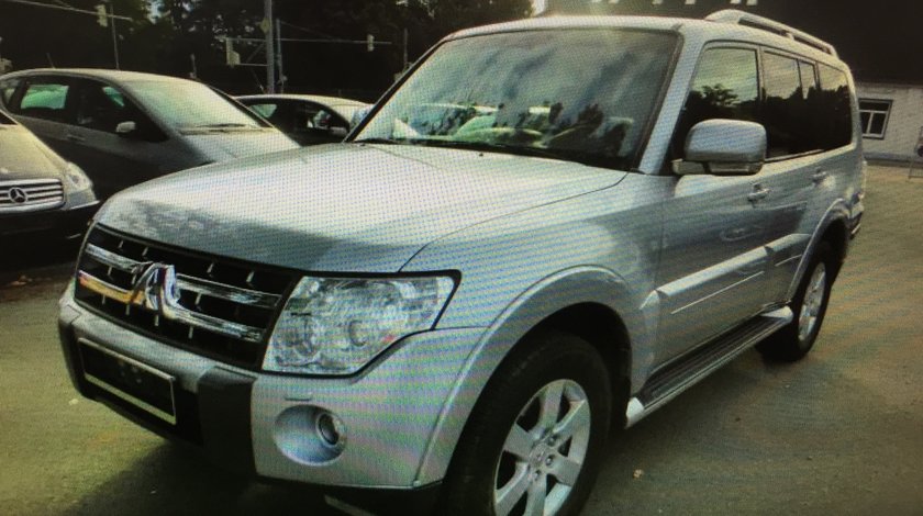 Dezmembram Mitsubishi Pajero 4 2008-2011