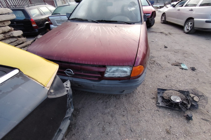 Dezmembram Opel Astra F [1991 - 1994] Hatchback 5-usi 1.6 MT (71 hp)