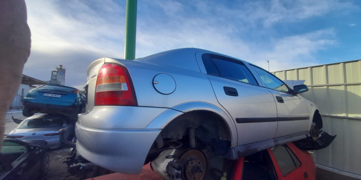 Dezmembram Opel Astra G [1998 - 2009] Hatchback 5-usi 2.0 DTI MT (101 hp)