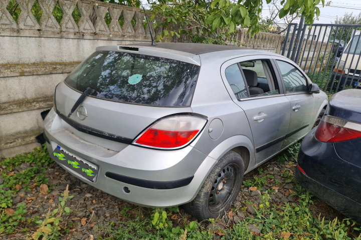 Dezmembram Opel Astra H [2004 - 2007] Hatchback 1.7 CDTI MT (101 hp)