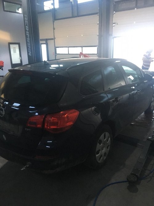 Dezmembram Opel Astra J 1.7 cdti an fabricație 2013